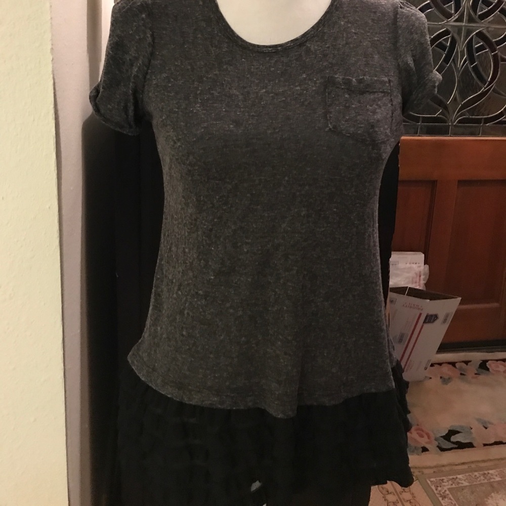 Kyut top w ruffled hem/ XL girls/ XS-S women